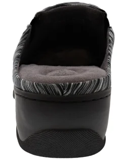 Softwalk Women's Narrow Width Slip On Clogs